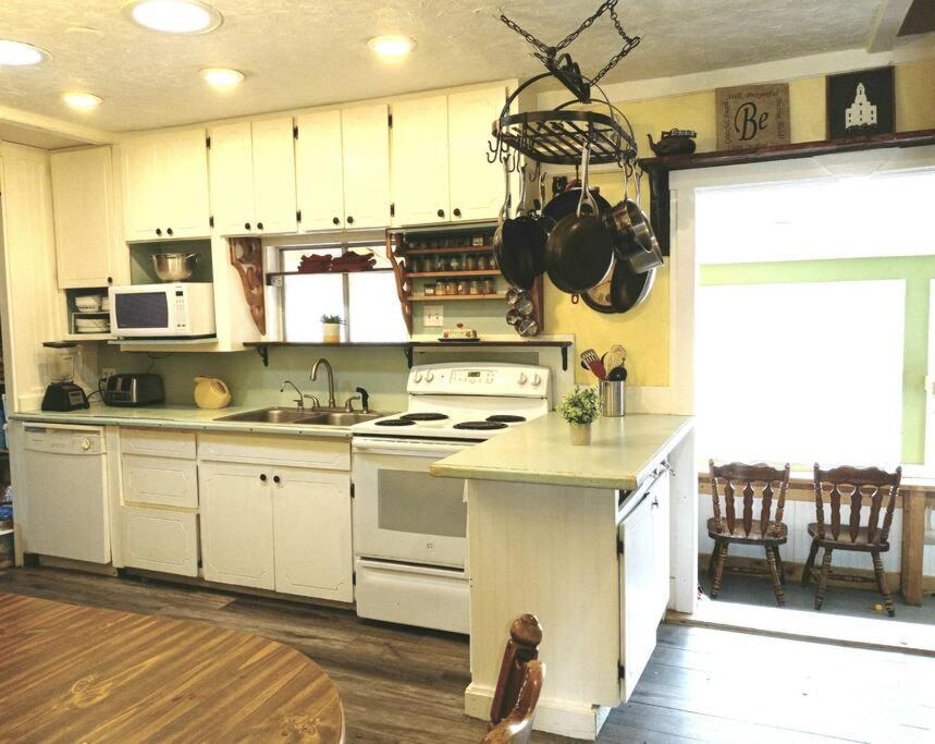 The Goulding Cottage And Farm - 4 Beds, 3 Baths Henrieville 外观 照片